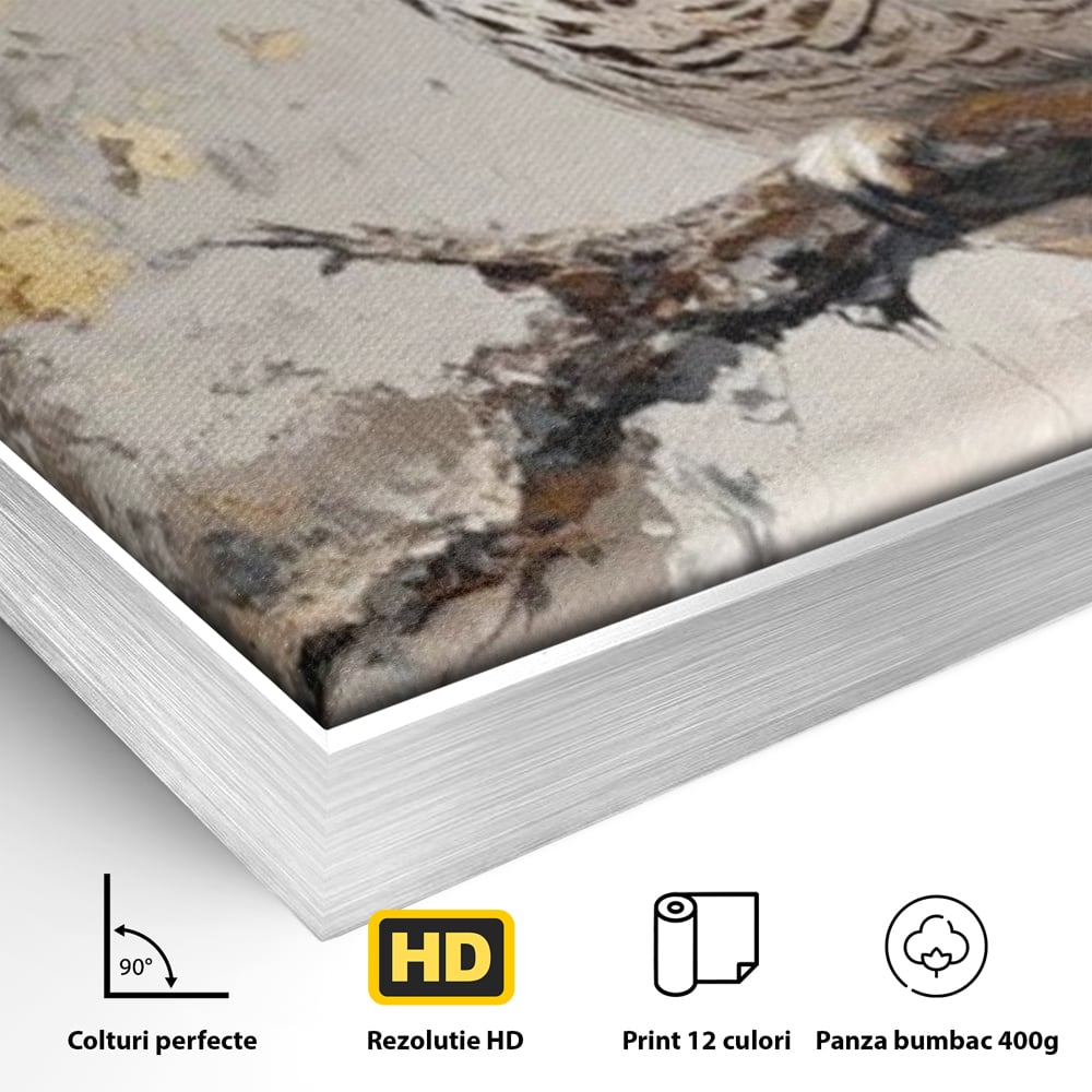 Detaliu al suprafetei: tablou canvas cu bufnita pe ramura, in rama de aluminiu argintiu